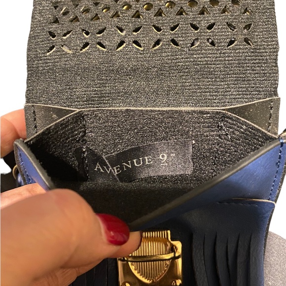 Nwot blue tiny purse with fringe - Picture 5 of 8